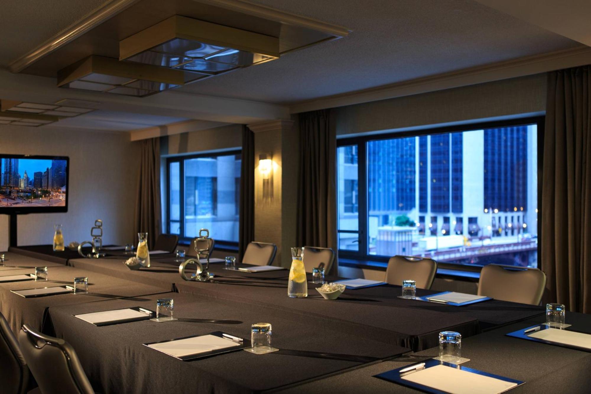 Renaissance Chicago Downtown Hotel Екстериор снимка